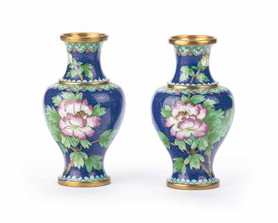 Paar Cloisonné-Vasen, 20. Jhdt. - Collection Friedrich W. Assmann
