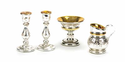 Paar Kerzenleuchter, 1 Fußschale, 1 Kännchen aus Silberglas, Böhmen 2. Hälfte 19. Jhdt. - Collection Friedrich W. Assmann