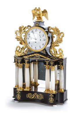 Biedermeier-Kommodenuhr, bezeichnet Franz Schrottbauer in Schärding, Österreich um 1830/35 - Weihnachtsauktion Salzburg - Möbel, Volkskunst