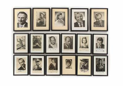 Autographen-Sammlung von 40 S/W-Fotografien bzw. Postkarten, - Schmuck, Taschen- und Armbanduhren - Kunst des 20. Jahrhunderts