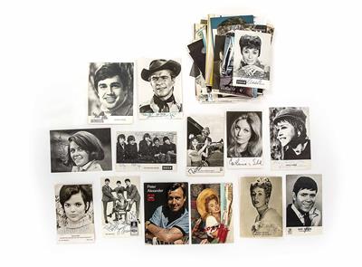 Sammlung von 68 Stück Autogrammkarten und 1 Weihnachts-Wunschkarte 1966 (Elvis Presley and Family) - Arte, antiquariato e gioielli – Salisburgo