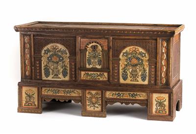 Zillertaler Sockel-Bauerntruhe, 18. Jhdt. - Christmas-auction Furniture, Carpets, Paintings