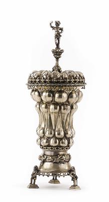 Neogotischer Buckelpokal, Deutsch um 1880 - Vánoční aukce - obrazy, koberce, nábytek