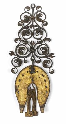 Zunftzeichen eines Hufschmiedes, wohl Anhänger eines Auslegers, Alpenländisch 17. Jahrhundert - Vánoční aukce