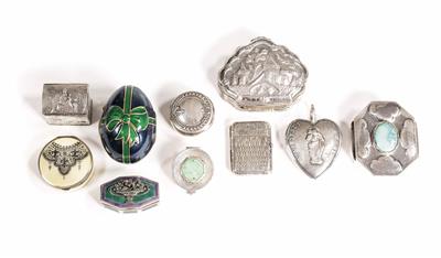 Sammlung von 9 Döschen und Herzanhänger - Jewellery, Watches, 20th Century Art