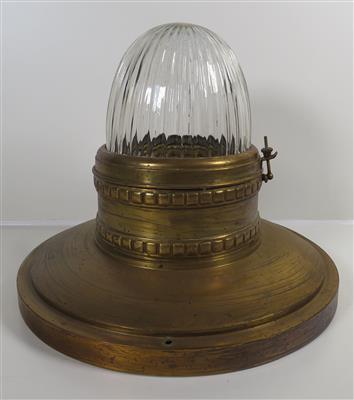 Jugendstil-Deckenlampe, in Anlehnung an Entwürfe von Otto Wagner, um 1910 - Vánoční aukce - Stříbro, sklo, porcelán, Moderní grafika, koberce