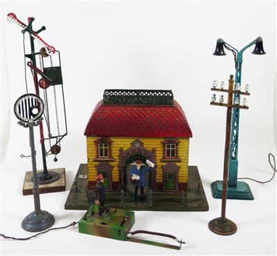 Konvolut verschiedener Modelleisenbahnteile, 1. Viertel 20. Jahrhundert und später - Christmas auction - Silver, glass, porcelain, graphics, militaria, carpets