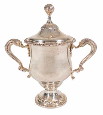 Kleiner Henkelpokal mit Deckel, England, Ende 19. Jahrhundert - Christmas auction - Silver, glass, porcelain, graphics, militaria, carpets