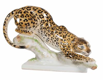 Panther/Leopard, sich duckend, Entwurf Erich Oehme 1936, Meissen, 1948 - Easter Auction