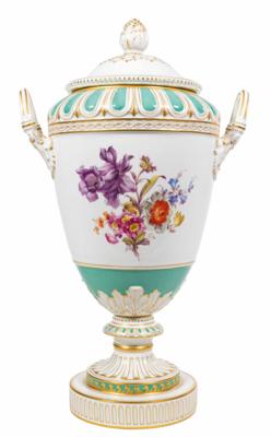 Weimar-Vase mit Deckel, Entwurf um 1785, KPM-Berlin, 1. Viertel 20. Jahrhundert - Vánoční aukce