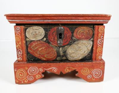 Truhenförmige Kassette mit Geheimfach, wohl Viechtau, Oberösterreich, 1. Hälfte 19. Jahrhundert - Asta di Pasqua