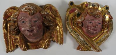Zwei variierende geflügelte Engelsköpfe, Italien Ende 19. Jahrhundert - Porcelán, sklo a sběratelské předměty