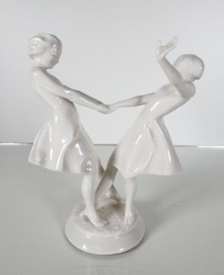 Reigenspiel (zwei tanzende Mädchen), Entwurf Carl Werner, Hutschenreuther, Kunstabteilung, Selb, um 1950 - Porzellan, Glas und Sammelgegenstände