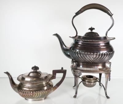 Englisches Rechaud mit Teekanne und Silberkanne - Porcelain, glass and collectibles