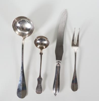 Konvolut von 4 Silber Vorlegebestecken, vornehmlich Wien, Anfang 20. Jahrhundert - Porzellan, Glas und Sammelgegenstände
