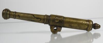 Modell eines Vorderlader-Geschützrohres aus Messing, Ende 17./ Anfang 18. Jahrhundert - Porzellan, Glas und Sammelgegenstände