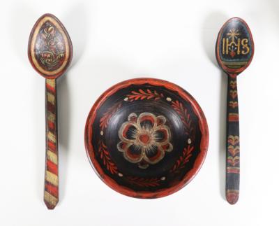 Kleine Holzschüssel und 2 Holzlöffel, in Viechtauer Art,20. Jahrhundert - Porzellan, Glas und Sammelgegenstände