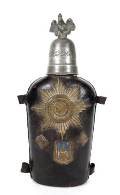 Kaiserlich Deutsches Heer: Feldflasche des GardeKürassier-Regiments, Ende 19. Jahrhundert - Porcelán, sklo a sběratelské předměty