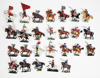 Konvolut von ca. 25 Zinnsoldaten - "Kavallerie des 18. Jahrhunderts" - Porcelain, glass and collectibles
