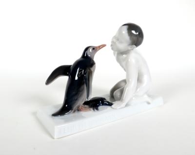 Brotneid (Knabe mit Pinguin und Krabbe), Entwurf Ferdinand Liebermann 1910, Rosenthal, Selb, um 1924 - Porcelain, glass and collectibles