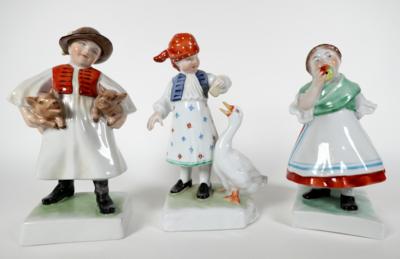 Schweinehirte, Gänsemagd und Mädchen mit Apfel, Herend, Ungarn - Porcelán, sklo a sběratelské předměty