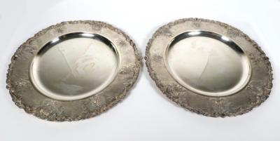 Paar italienische Silber Platzteller, Bottega Eugenio E Angelo Orefice, Mailand um 1955-71 - Porcelán, sklo a sběratelské předměty