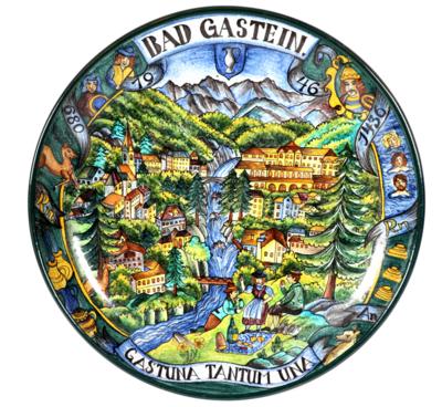 Großer Wandteller "Bad Gastein - Gastuna tantum una", Pesendorfer Keramik, um 1970/80 - Porcelán, sklo a sběratelské předměty