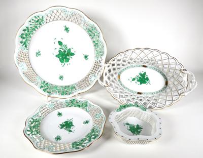 Ovale Korbschale, große und kleine Prunkplatte, Gitterschälchen, Herend, Ungarn, 2. Hälfte 20. Jahrhundert - Porcelán, sklo a sběratelské předměty