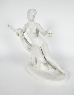 Weiblicher Akt mit Schmetterling, Entwurf Roland von Bohr 1942, Ausführung Nymphenburg, 1960 - Porcelán, sklo a sběratelské předměty