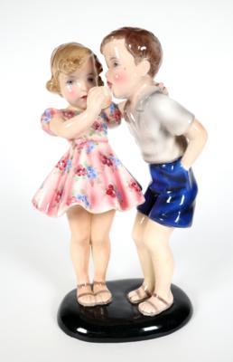 Zwei Kinder (das Mädchen reicht dem Jungen einen Apfel), - Porcelain, glass and collectibles