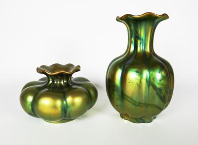 2 Vasen, Zsolnay, Pécs, um 1930 - Porcelain, glass and collectibles