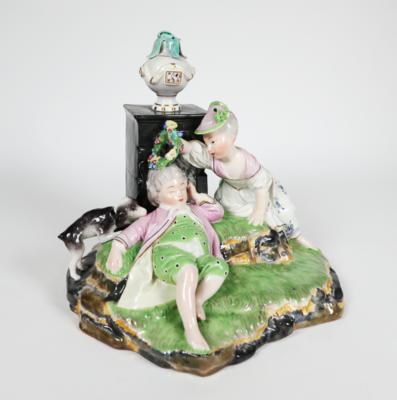 Figurengruppe "Der bekränzte Schläfer", Modell von Johann Peter Melchior nach 1770, Höchst, vor 1796 - Porcelán, sklo a sběratelské předměty