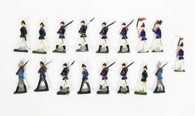 Konvolut von 17 Infanterie Zinnsoldaten - Porcelain, glass and collectibles