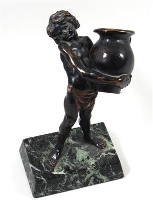 Bronzefigur "Knabe mit großem Krug" - Arte, antiquariato e gioielli