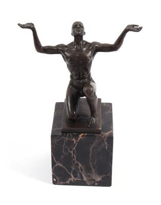 Bronzefigur "Knieender Adonis" - Arte, antiquariato e gioielli