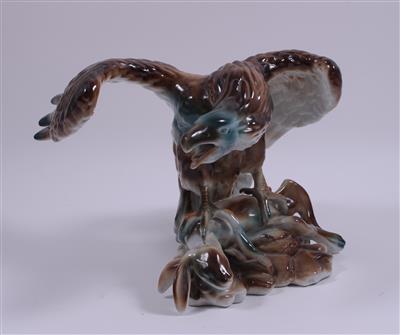 Porzellanfigur "Adler mit geschlagenem Hasen" - Kunst, Antiquitäten und Schmuck