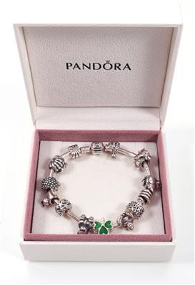 PANDORA Armkette mit 13 Charms - Umění, starožitnosti a šperky