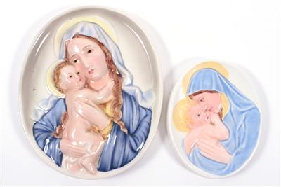 2 ovale Keramikreliefs "Madonna mit Kind" - Kunst, Antiquitäten und Schmuck