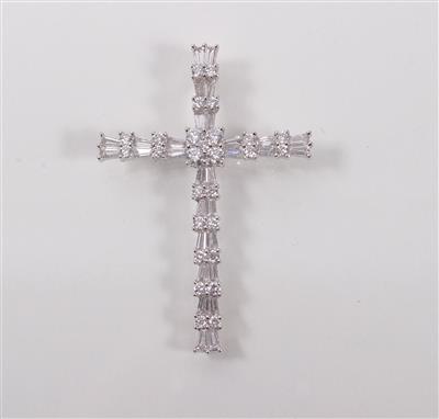 Diamant, Brillantkreuzanhänger zus. ca. 2,10 ct - Umění, starožitnosti, šperky