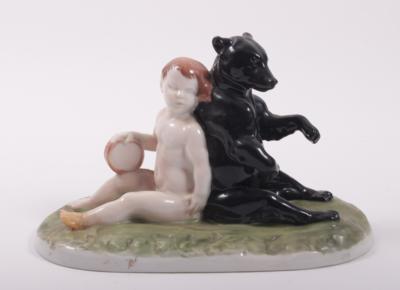 ROSENTHAL Porzellanfigurengruppe "Nackter Knabe mit Tamburin und Bär" - Antiques, art and jewellery