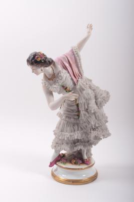 Porzellanfigur "Tänzerin mit Rüschenkleid" - Kunst, Antiquitäten und Schmuck