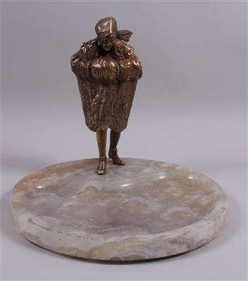Bronzefigur "Dame im Pelz" - Antiques, art and jewellery
