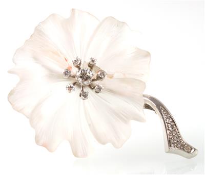 Brillant-DiamantBlütenbrosche zus. ca. 0,65 ct - Jewellery